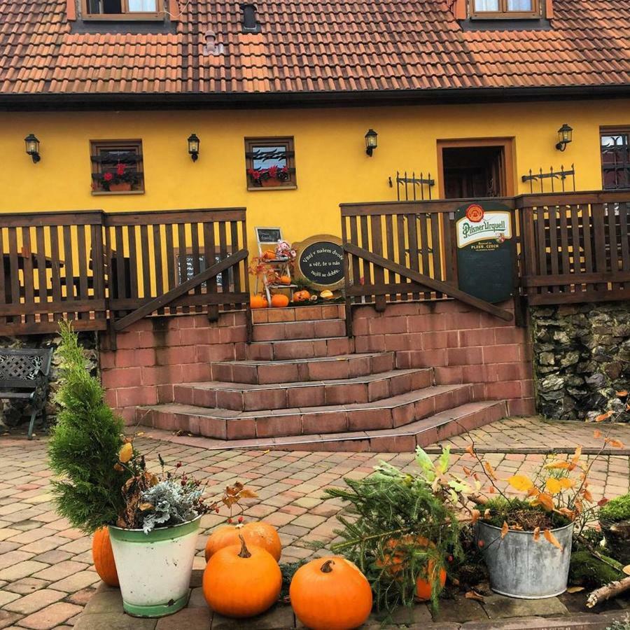 Penzion Hradecky Dvur Plzeň Exterior foto