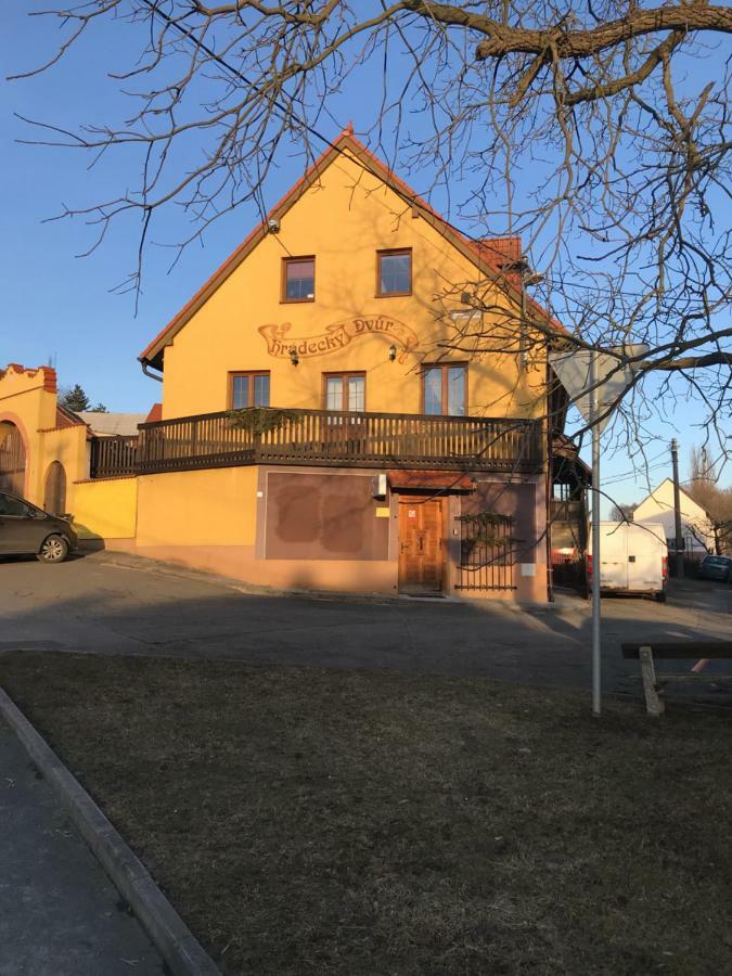 Penzion Hradecky Dvur Plzeň Exterior foto